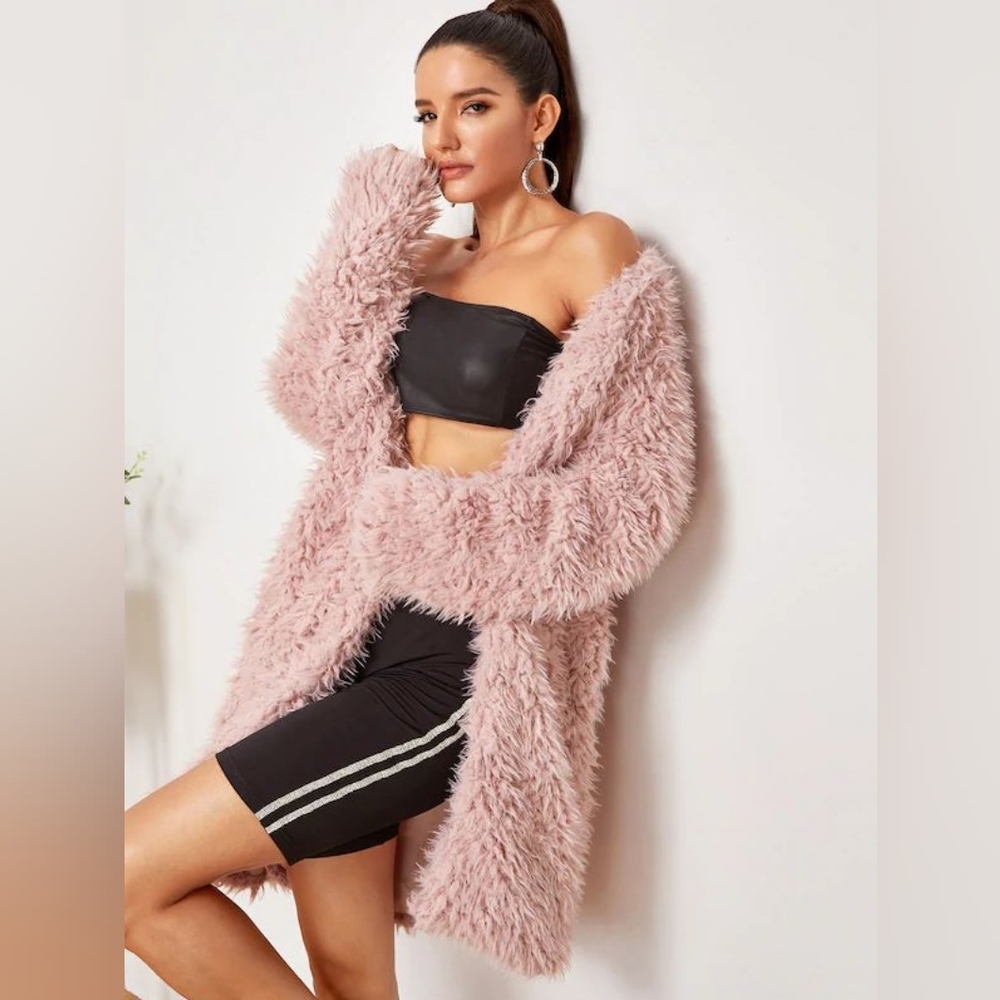 🌸 Pink Faux fur coat